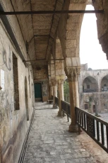 Khan al-Wazir, view of the arcade
