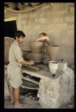 Pottery manufacturing in the Khabur region, probably in al-Busayri