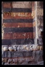 Khan Qurdbak, entrance - stone bench