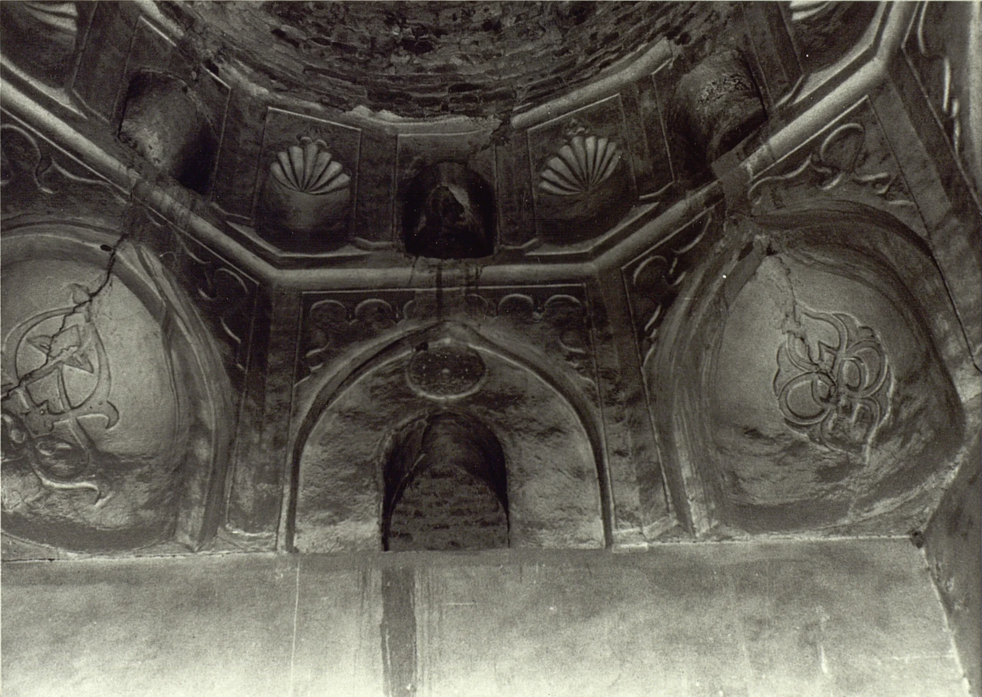Al-Faranthiyya Mausoleum, Blick in die Kuppel