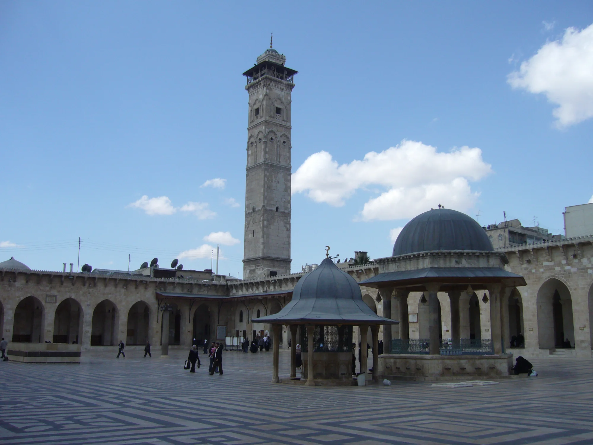 جامع حلب الكبير، مشهد للقسم الشمالي الغربي من الصحن