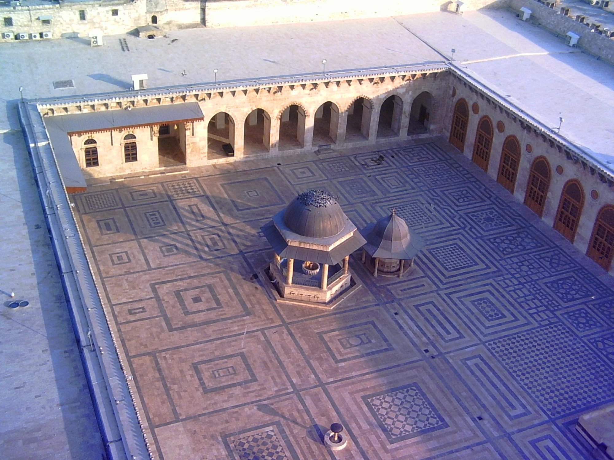 جامع حلب الكبير، الصحن، الأنماط الهندسية للأرضية