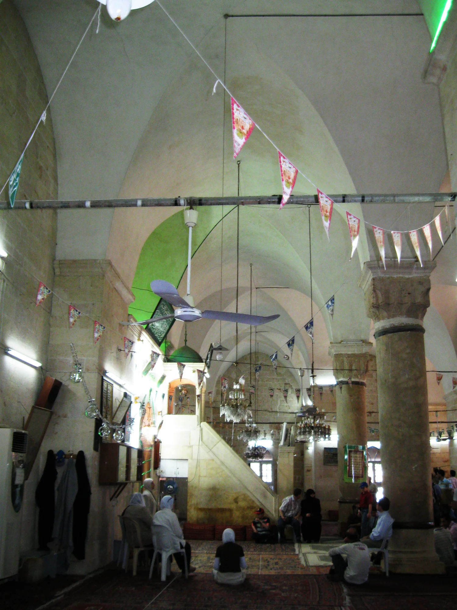 Jamiʿ al-Utrush, Innenansicht der Gebetshalle