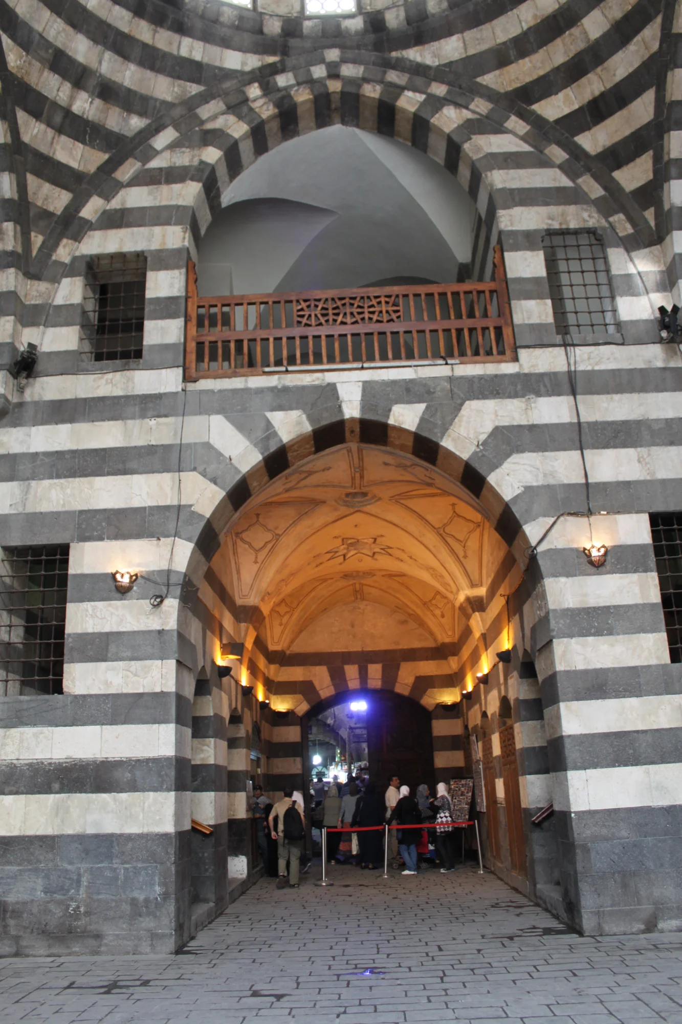 Damaskus, Khan Asʿad Basha al-ʿAzm, Blick von Innen zum Portal