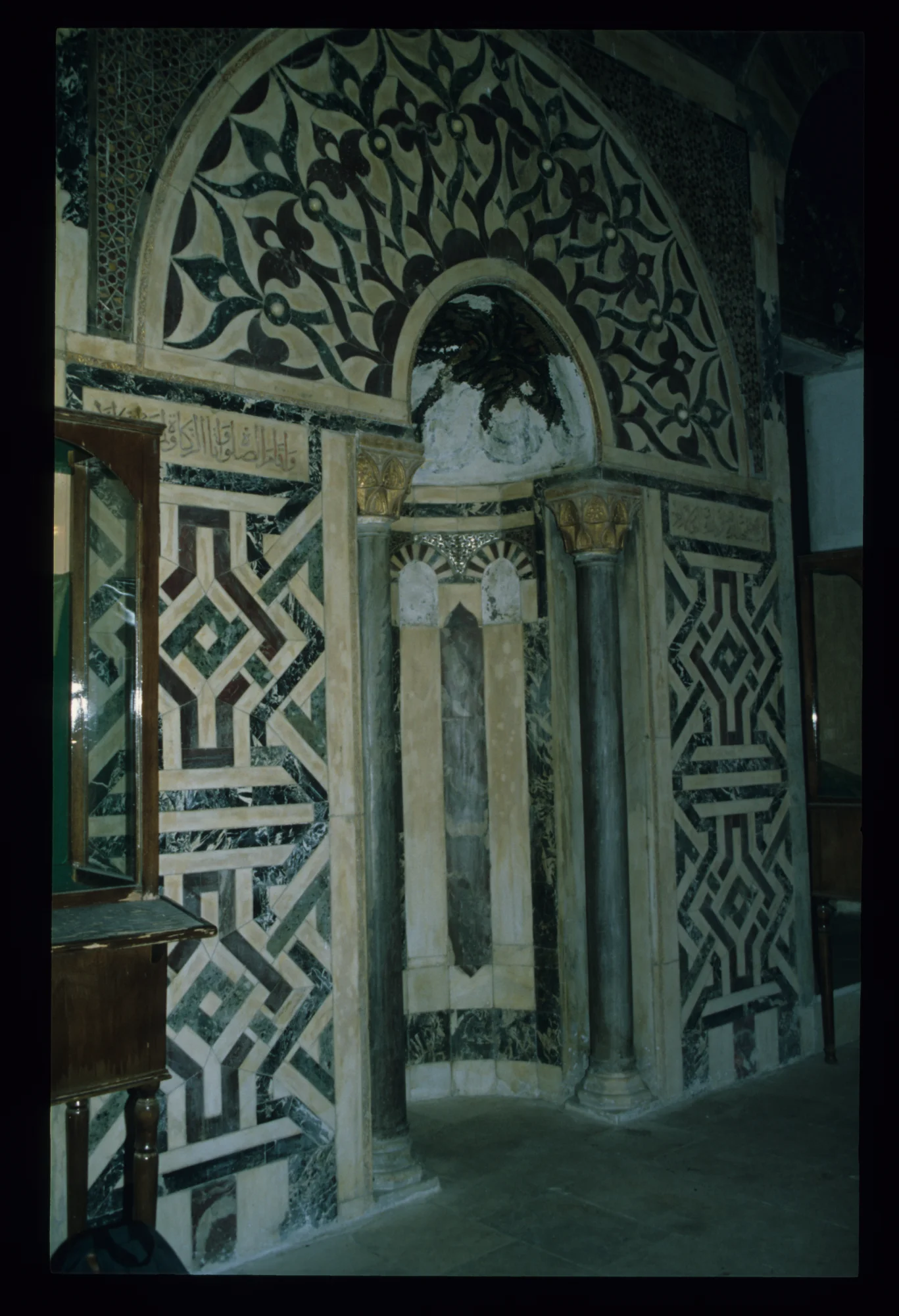 Das Mausoleum von az-Zahir Baybars besitzt eine prachtvolle, farbige Nische aus Marmor