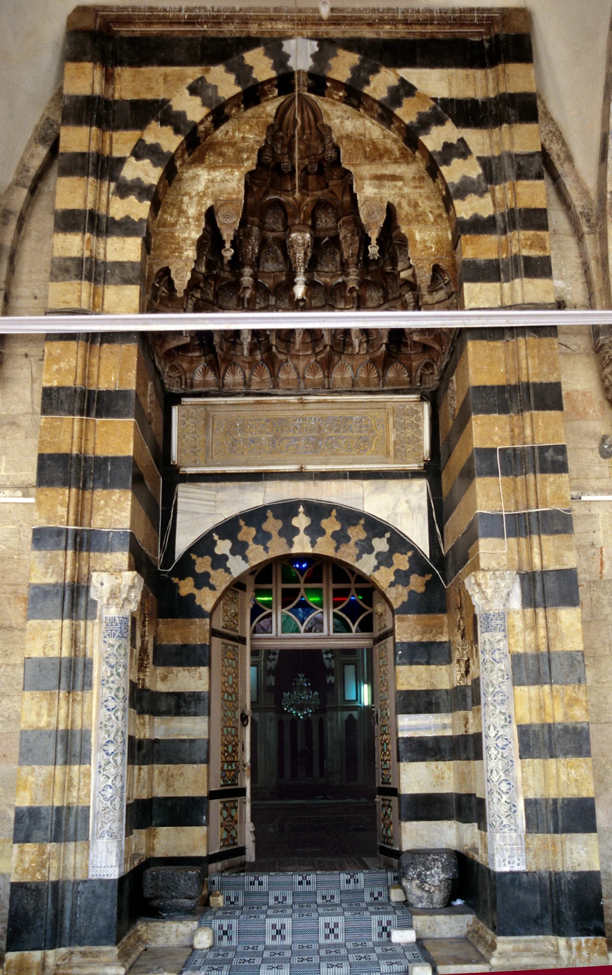 Jamiʿ al-ʿAdiliyya, prayer hall's entrance