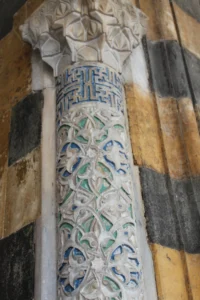 Jamiʿ al-ʿAdiliyya, prayer hall entrance - floral motifs decorating a column