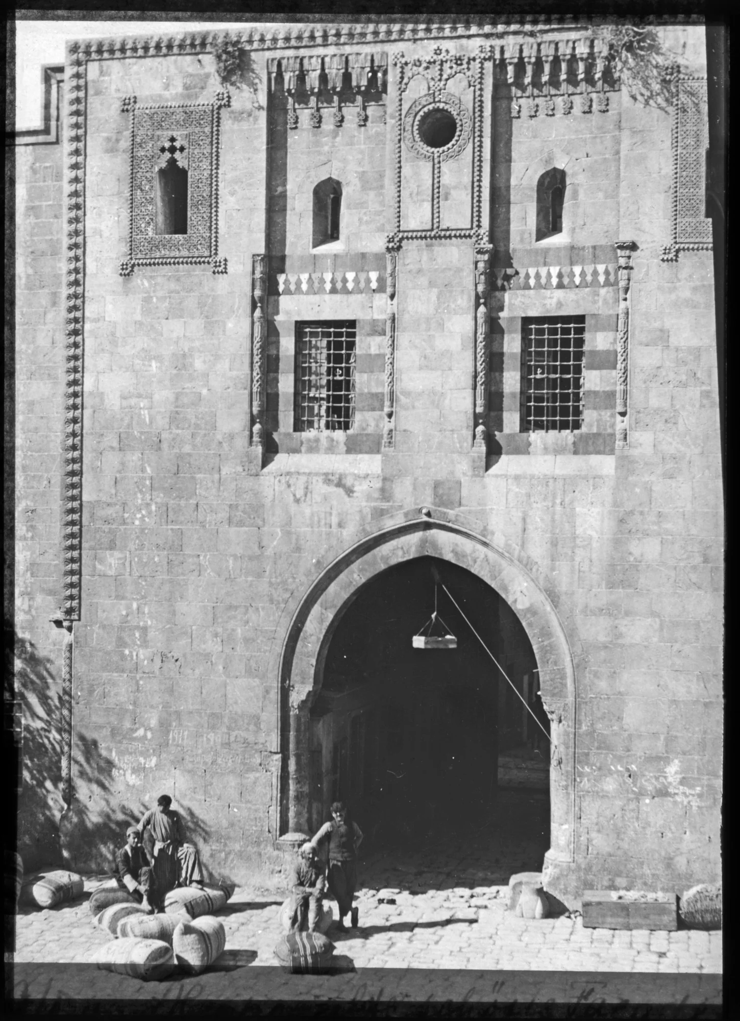 Khan al-Wazir, interior facade of the khan's entrance