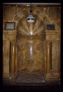 Jamiʿ al-Mihmandar, marble prayer niche