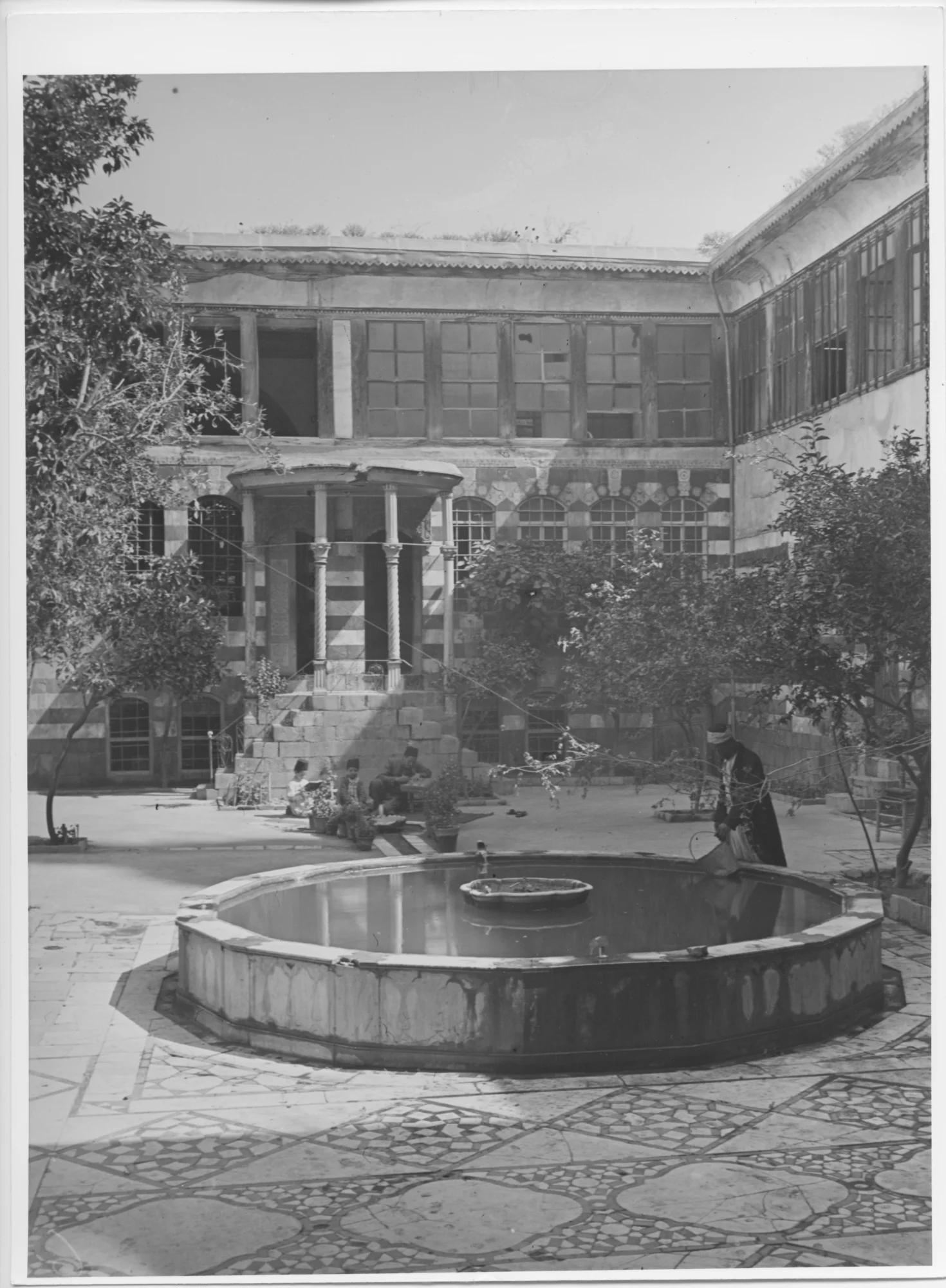 A photo of the courtyard of Bayt Shaykh Qatana before demolition