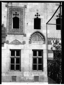 Bayt Ghazala, courtyard, windows of the northern facade