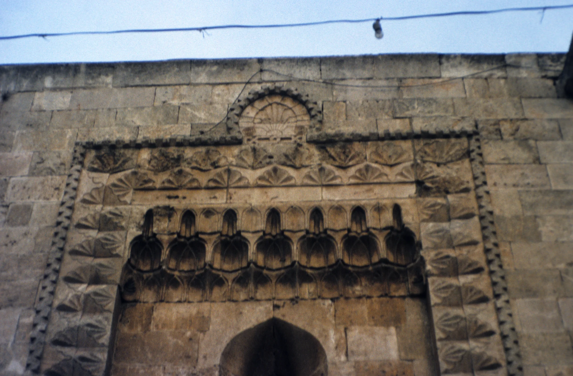 Jamiʿ al-Utrush, western facade- decoration on the top part of a window niche