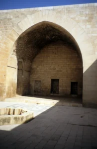 Al-Madrasa al Kamiliyya, Iwan of the courtyard