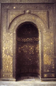 Al-Madrasa al-Hallawiyya, wooden prayer niche in the iwan