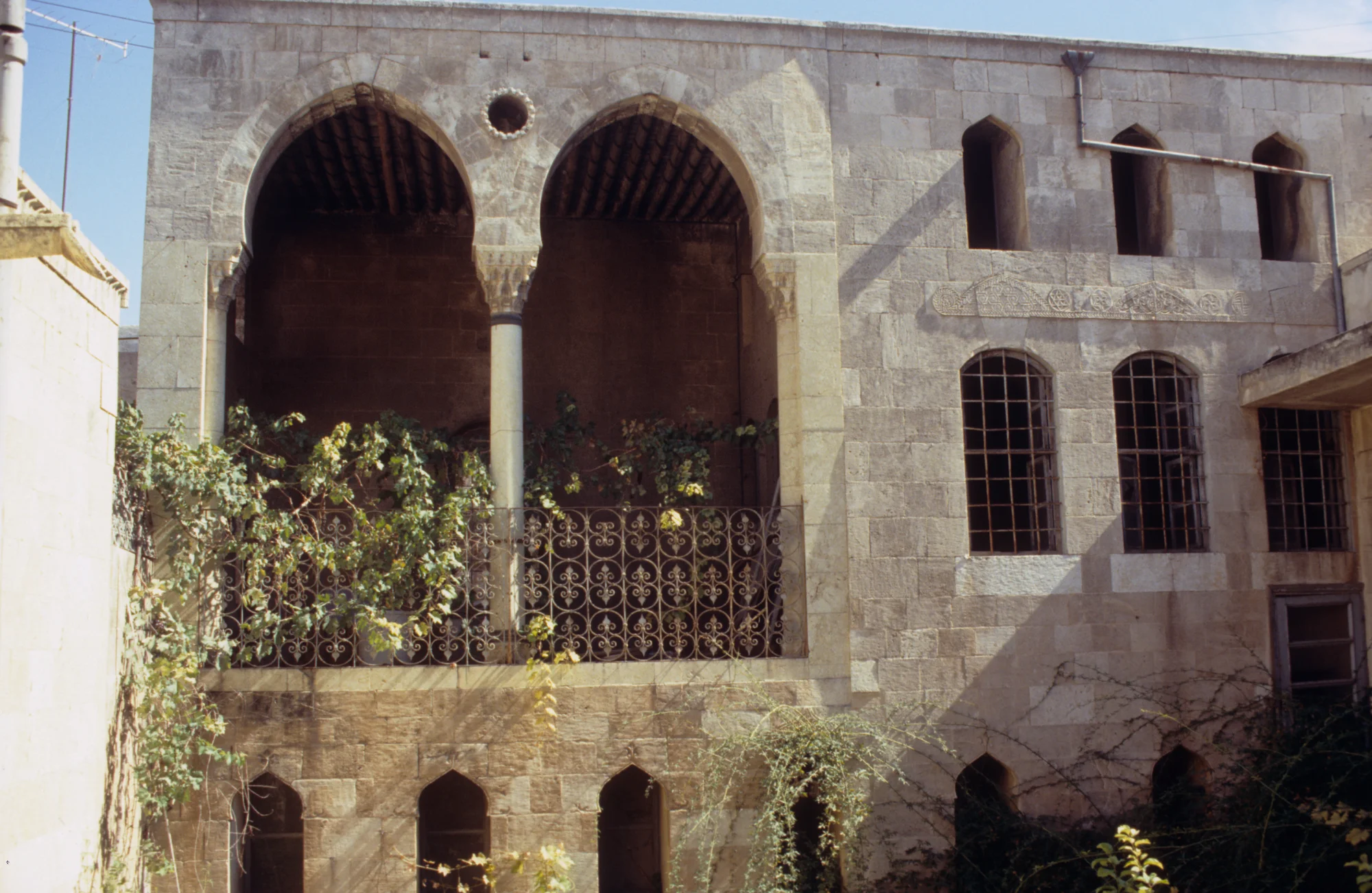 Bayt Wakil, interior facade of the upper floor