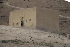 House with mud decoration as door framing in the village of Qalʿat Najm, that was flooded by the Tishrin dam