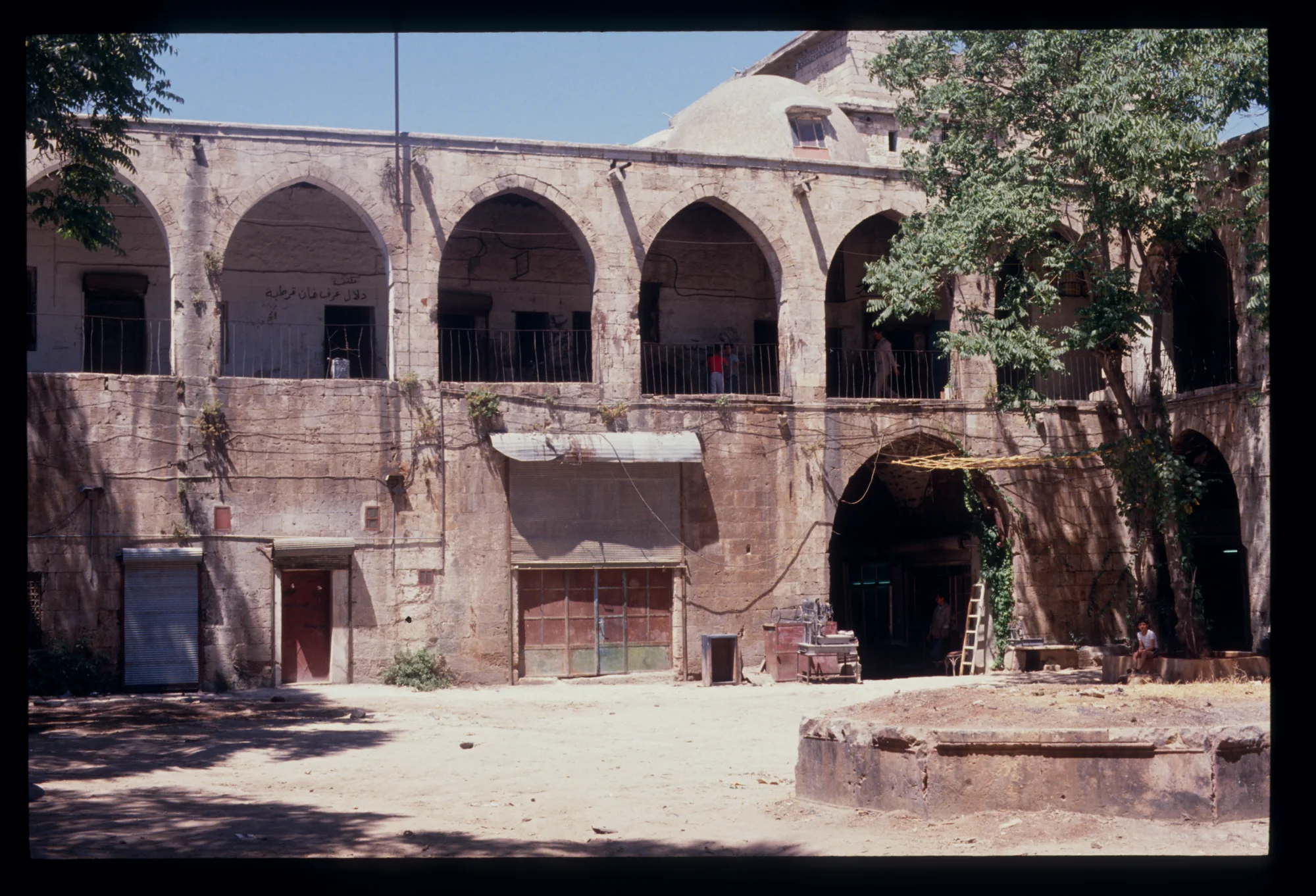 Khan Qurdbak, eastern portico