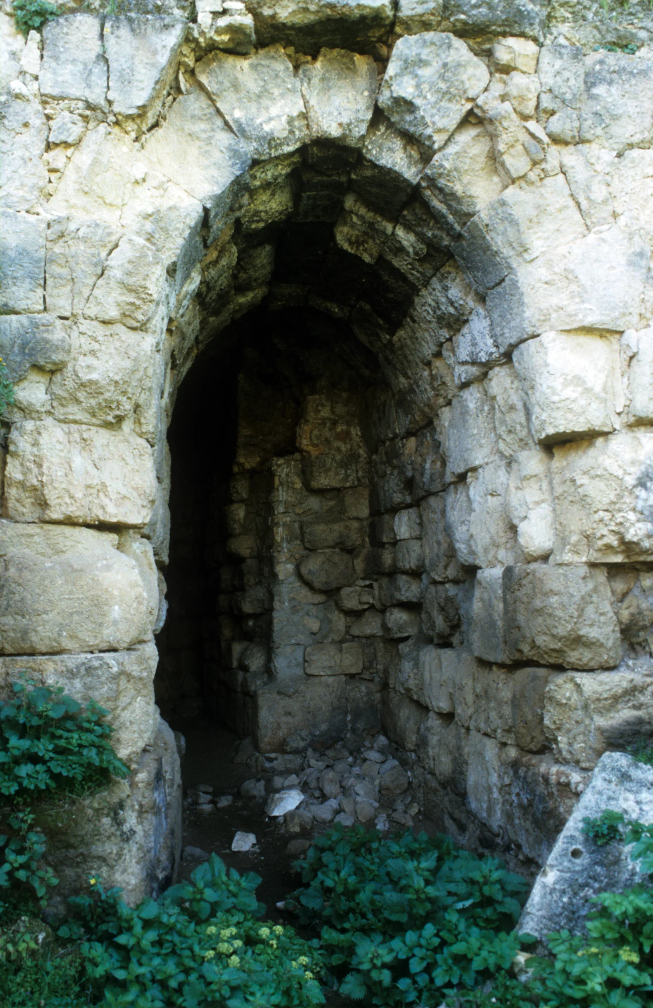 Small vaulted passageway, Qalʿat Harim