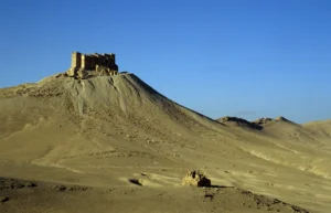 Palmyra, view from afar of Qalʿat Ibn Mʿan (castle)