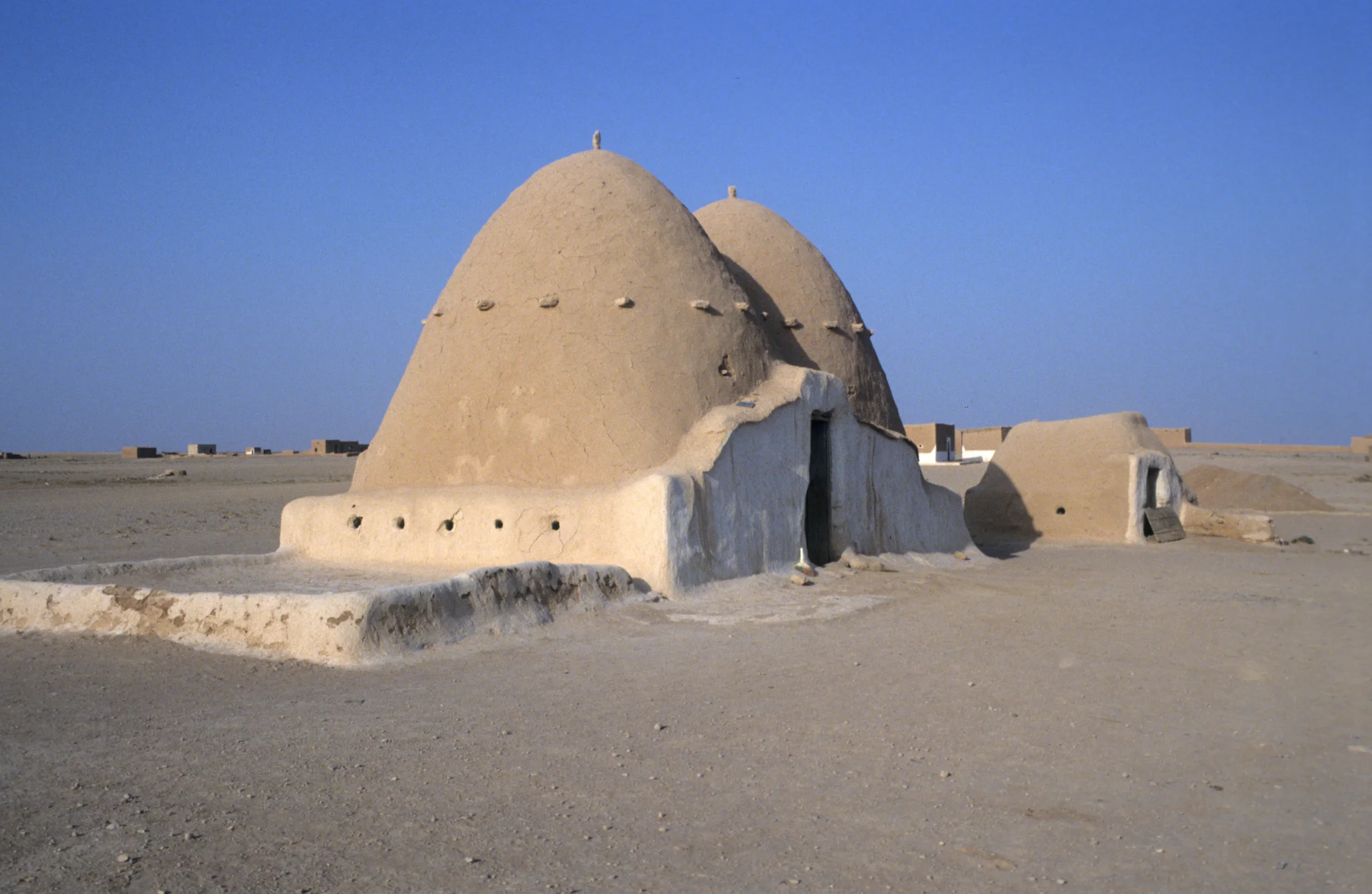 At-Turn, Double-dome house on the edge of the steppe close to Maskana