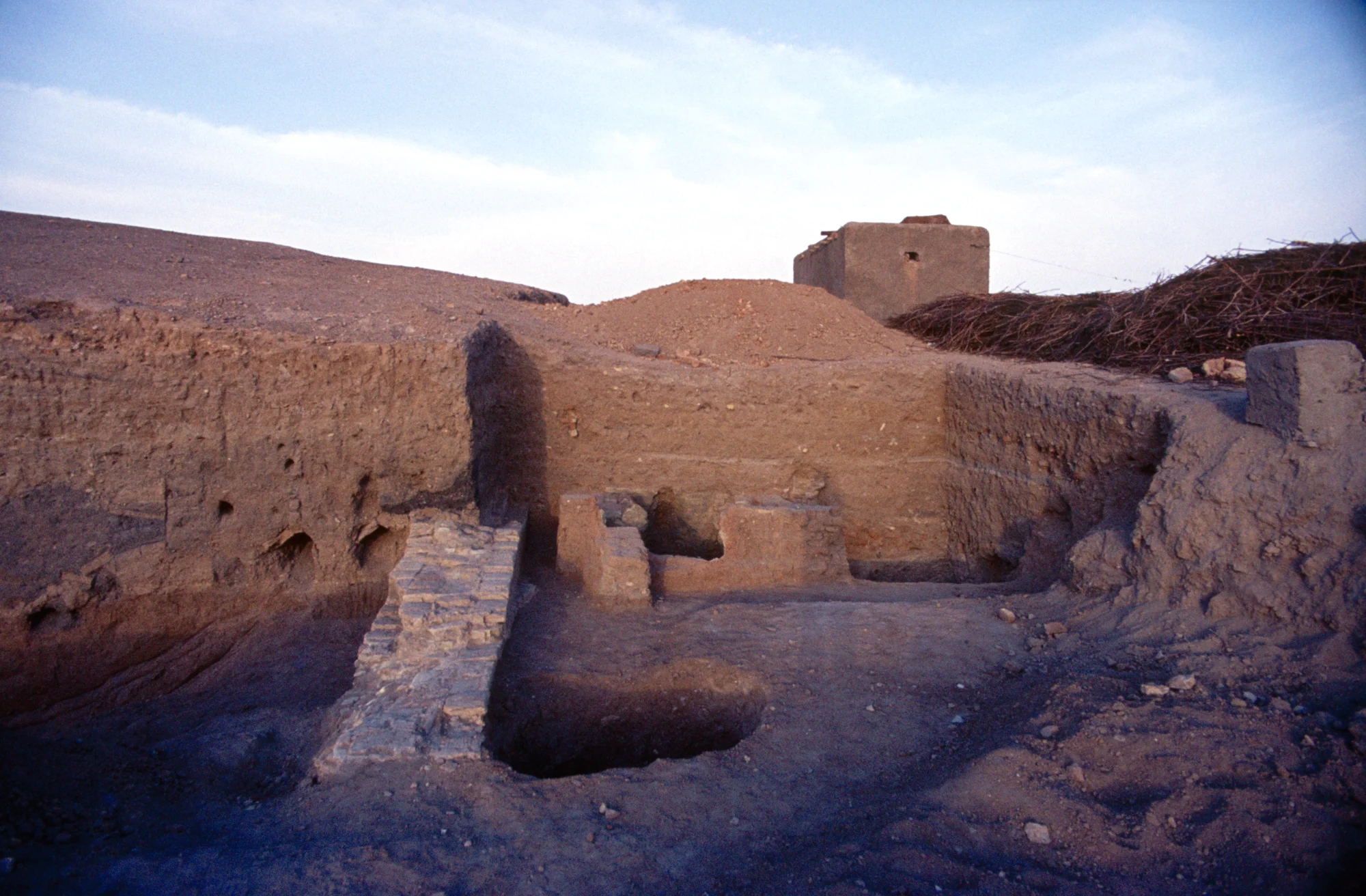 Raqqa - "East of Raqqa" site - Tall Aswad, excavation in 1985