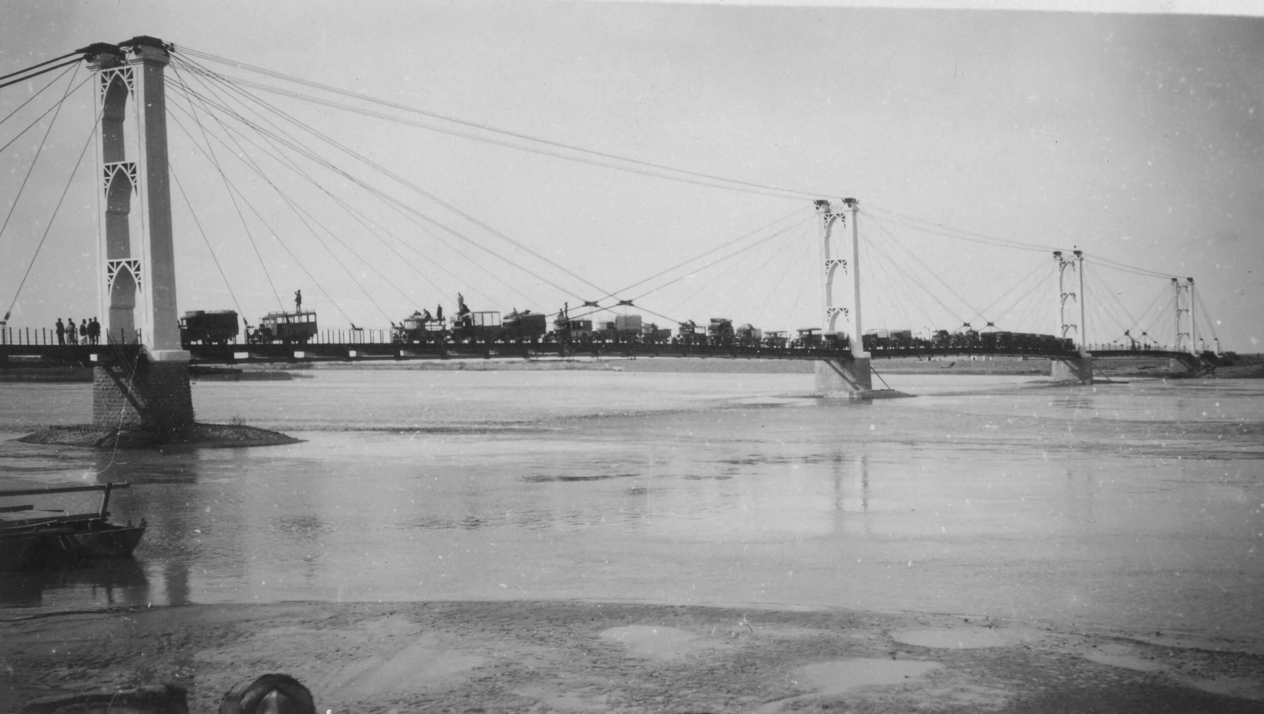 الجسر المعلق التاريخي في مدينة دير الزور